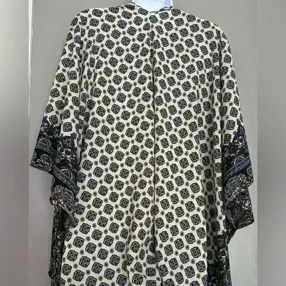 Kimono Open Front (66) - Picture 2 of 6